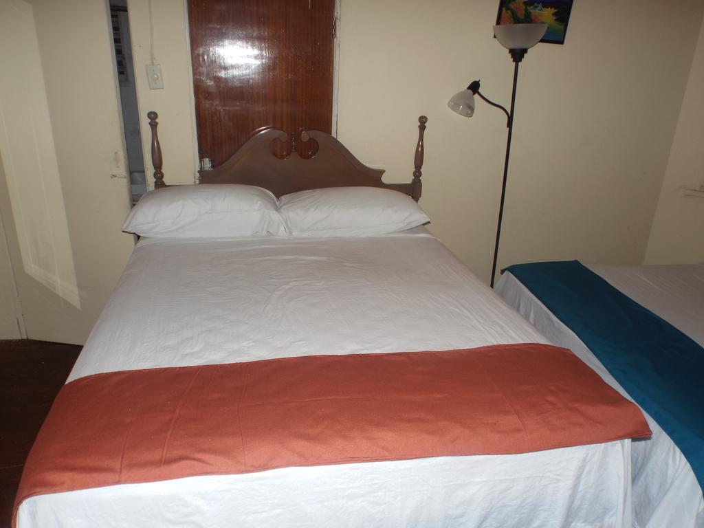 Tropical Court Inn New Kingston Quarto foto