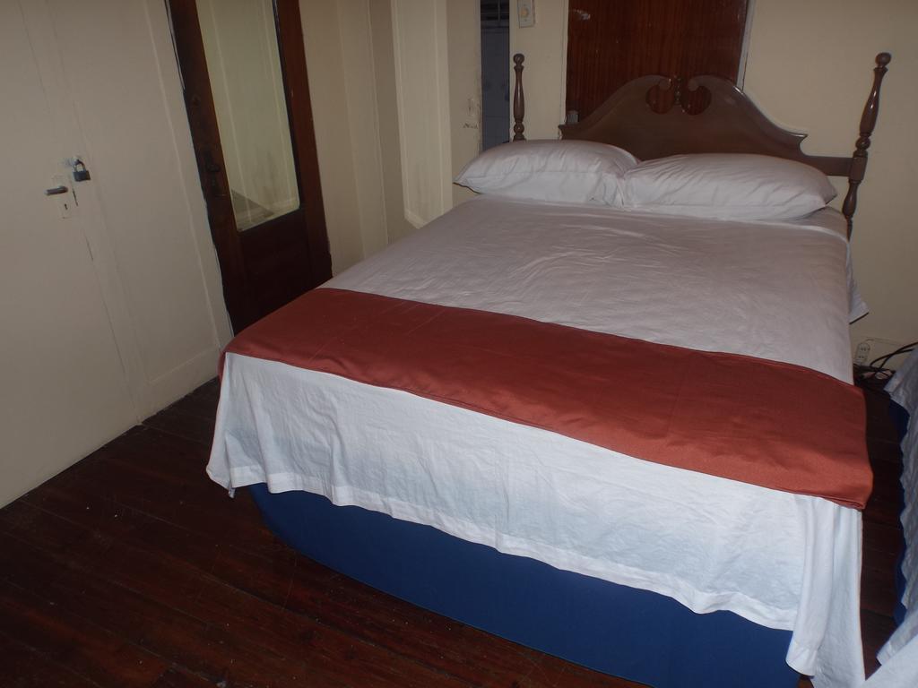 Tropical Court Inn New Kingston Quarto foto