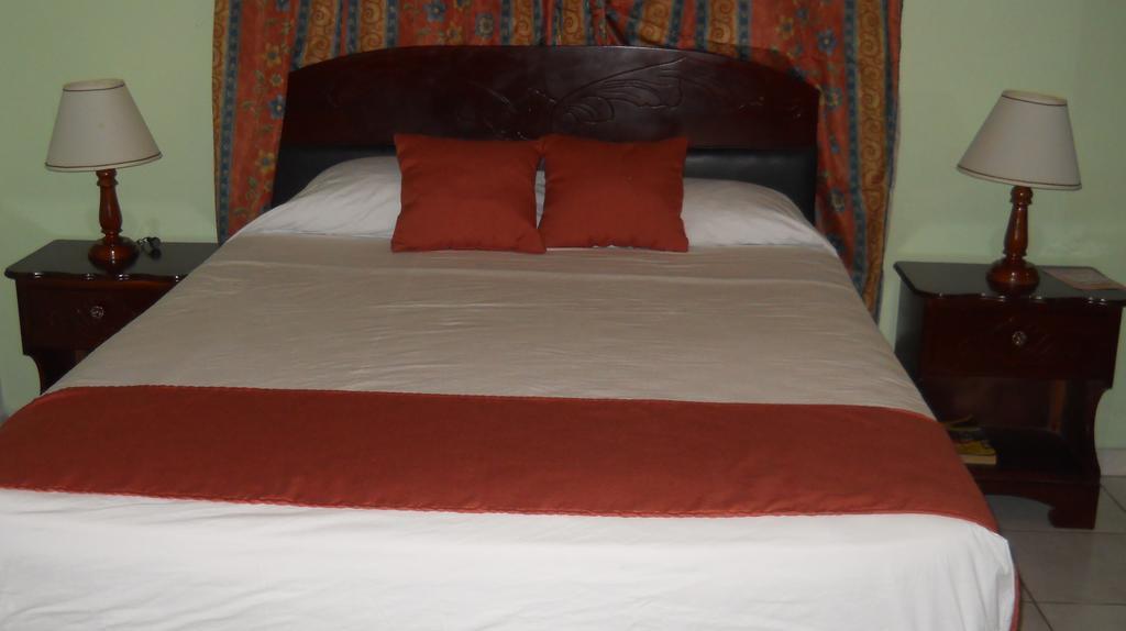 Tropical Court Inn New Kingston Quarto foto