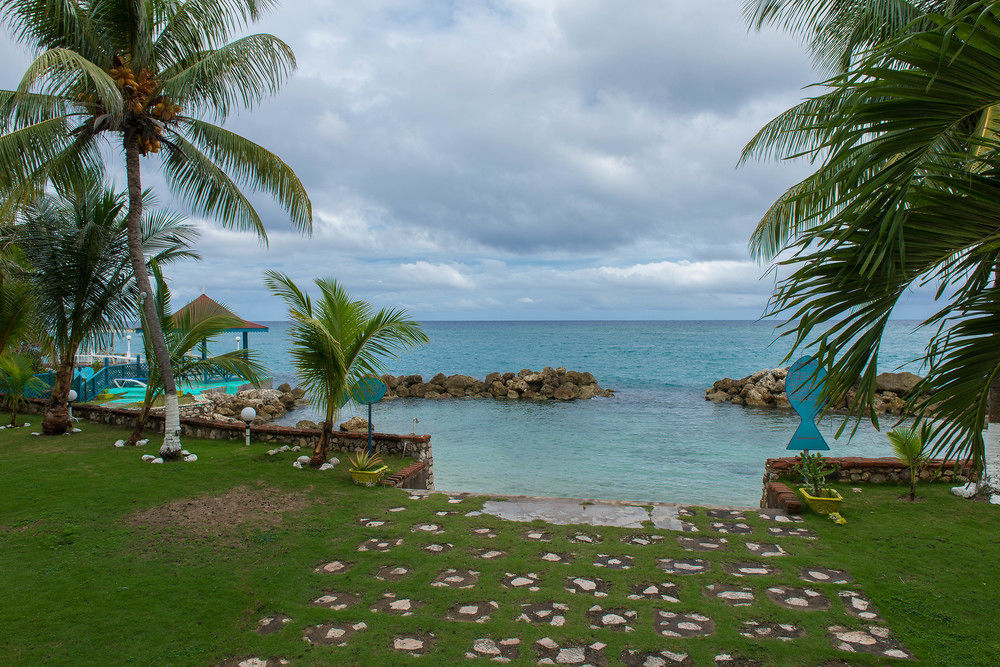Tropical Court Inn New Kingston Exterior foto
